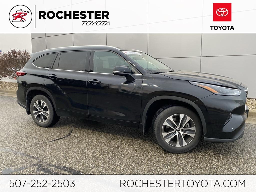 used 2022 Toyota Highlander car, priced at $35,999