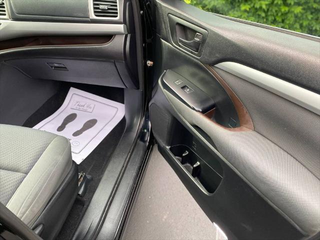 used 2015 Toyota Highlander car, priced at $13,900