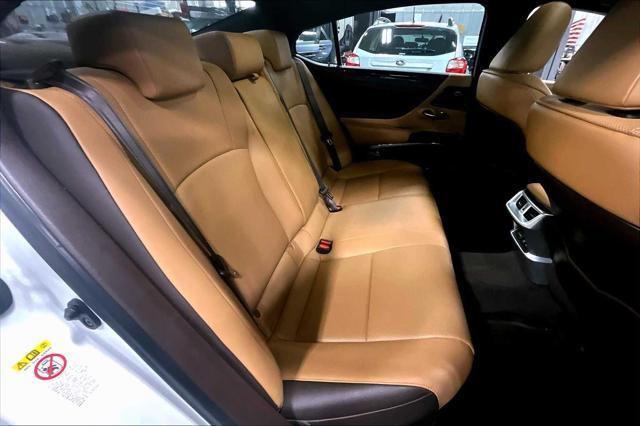 used 2019 Lexus ES 300h car, priced at $25,790