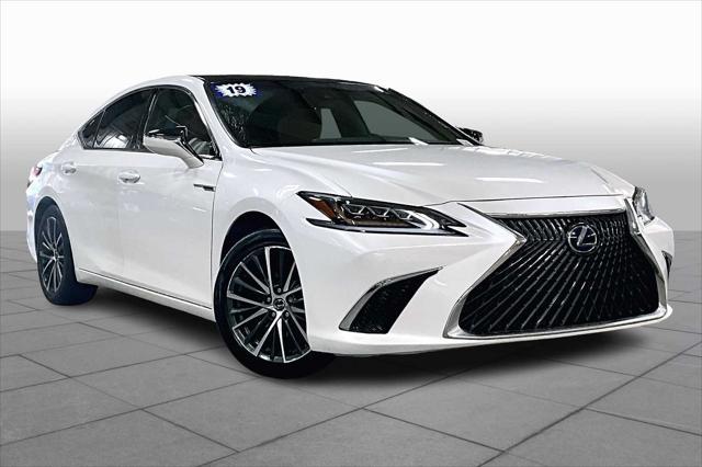 used 2019 Lexus ES 300h car, priced at $25,790