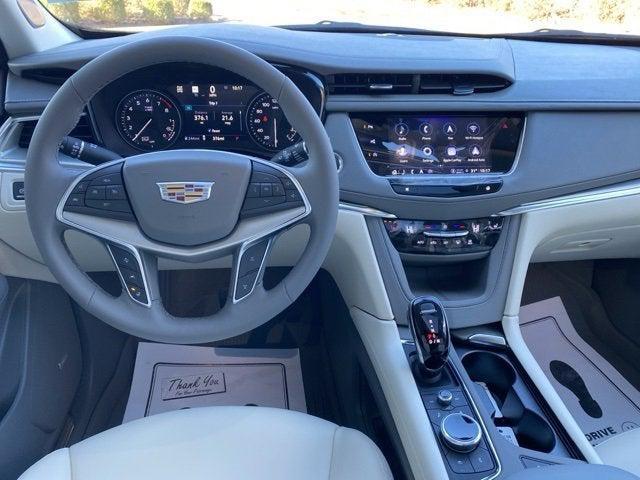 new 2025 Cadillac XT5 car, priced at $58,580