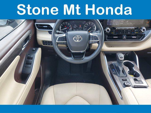 used 2021 Toyota Highlander car, priced at $35,978