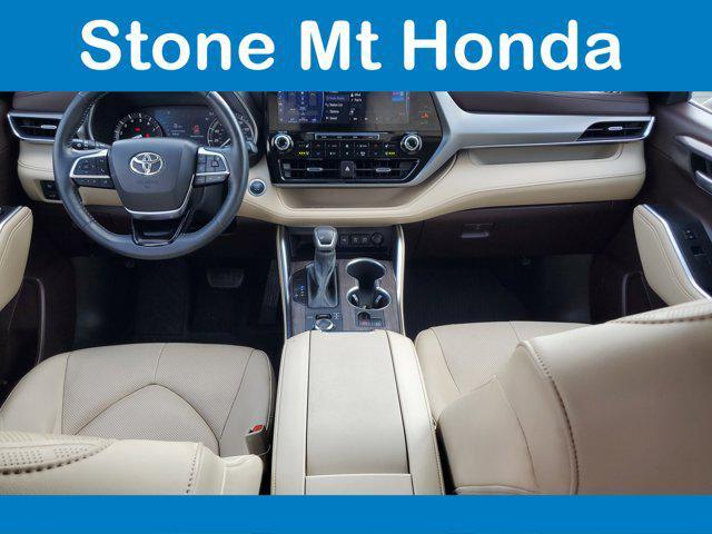 used 2021 Toyota Highlander car, priced at $32,770