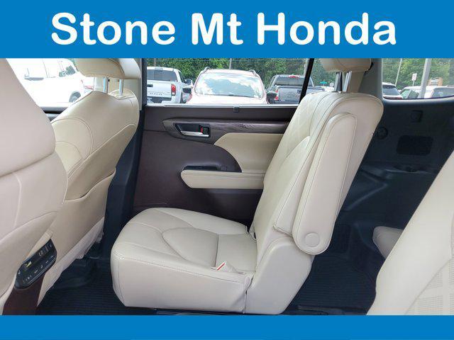 used 2021 Toyota Highlander car, priced at $32,770