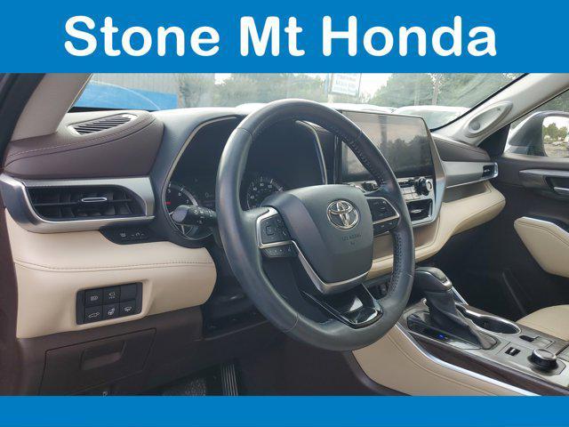 used 2021 Toyota Highlander car, priced at $35,978