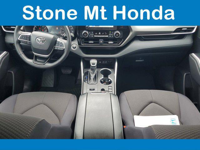 used 2024 Toyota Highlander car, priced at $38,904
