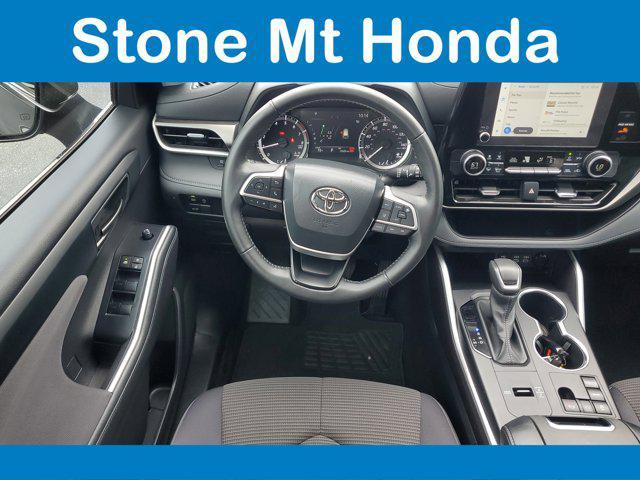 used 2024 Toyota Highlander car, priced at $38,904