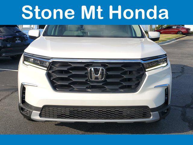 new 2025 Honda Pilot car, priced at $45,050