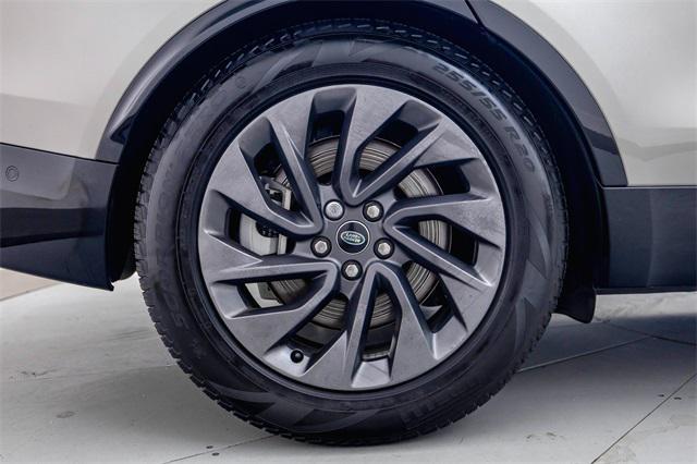used 2024 Land Rover Discovery car, priced at $56,991