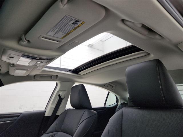 used 2024 Lexus ES 300h car, priced at $39,990
