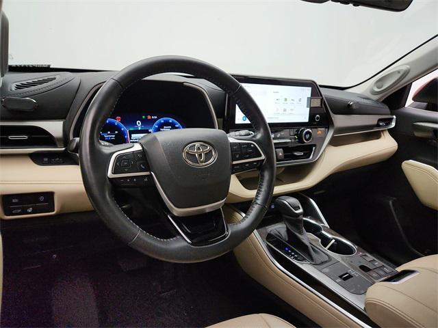 used 2023 Toyota Highlander car, priced at $41,991