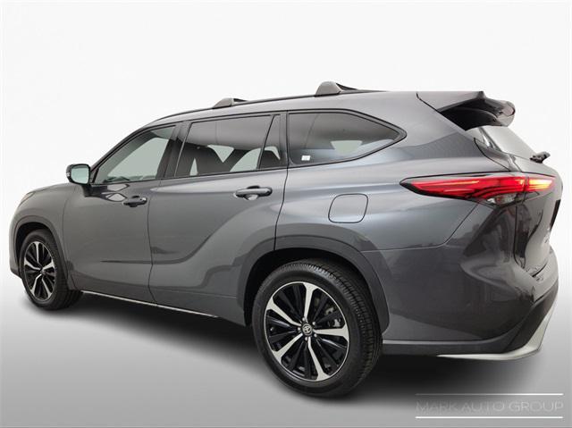 used 2021 Toyota Highlander car, priced at $32,494