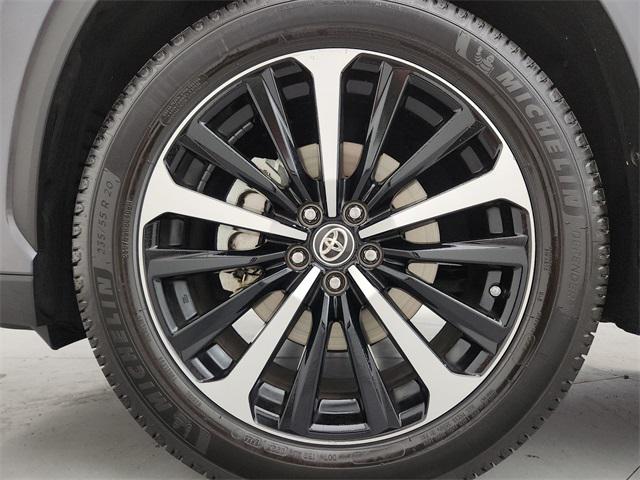 used 2021 Toyota Highlander car, priced at $32,494