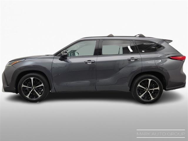 used 2021 Toyota Highlander car, priced at $32,494