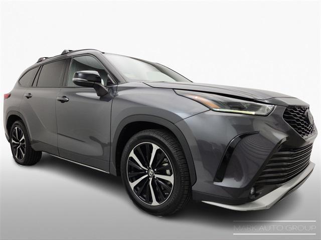 used 2021 Toyota Highlander car, priced at $32,494