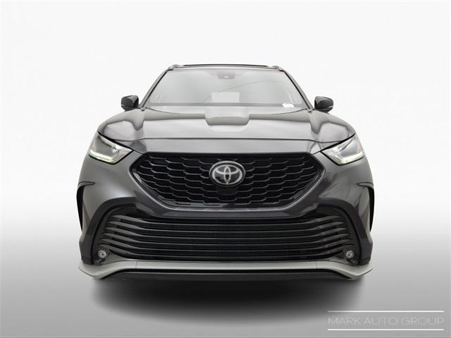 used 2021 Toyota Highlander car, priced at $32,494