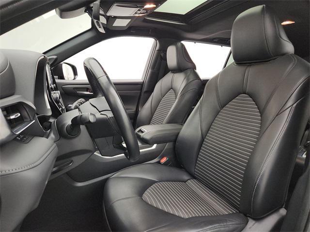used 2021 Toyota Highlander car, priced at $32,494
