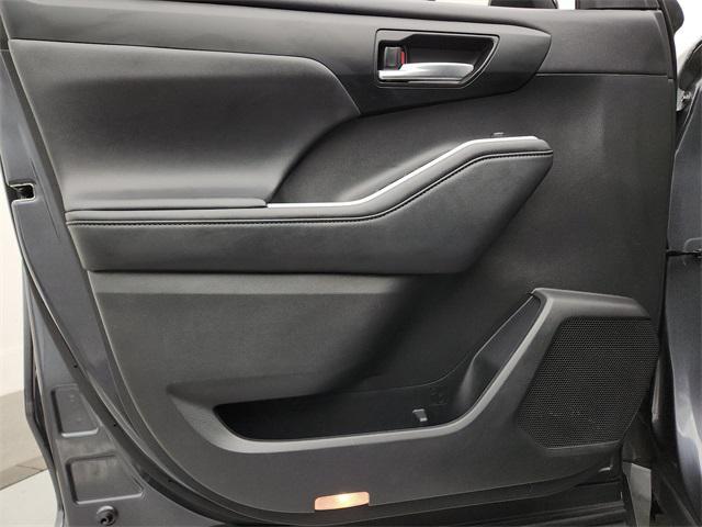 used 2021 Toyota Highlander car, priced at $32,494