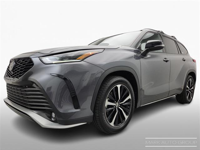 used 2021 Toyota Highlander car, priced at $33,492