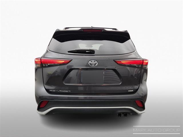 used 2021 Toyota Highlander car, priced at $32,494