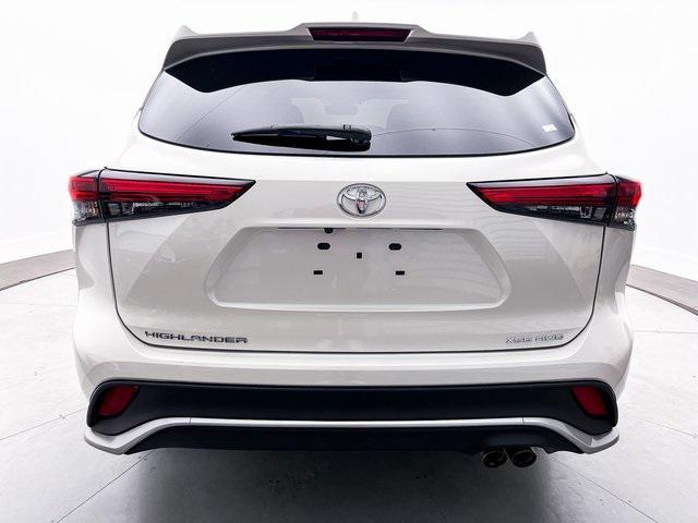 used 2021 Toyota Highlander car, priced at $31,580