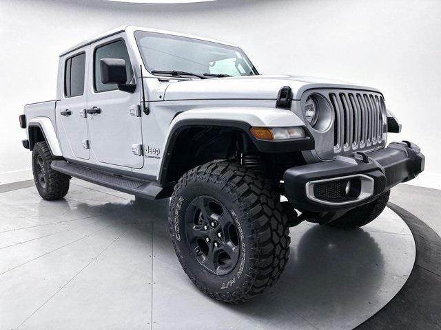 used 2022 Jeep Gladiator car, priced at $32,493