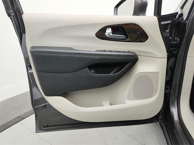 used 2021 Chrysler Pacifica Hybrid car, priced at $23,992