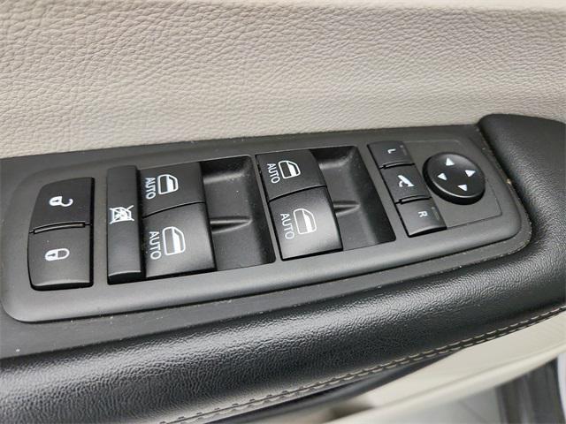 used 2021 Chrysler Pacifica Hybrid car, priced at $23,992