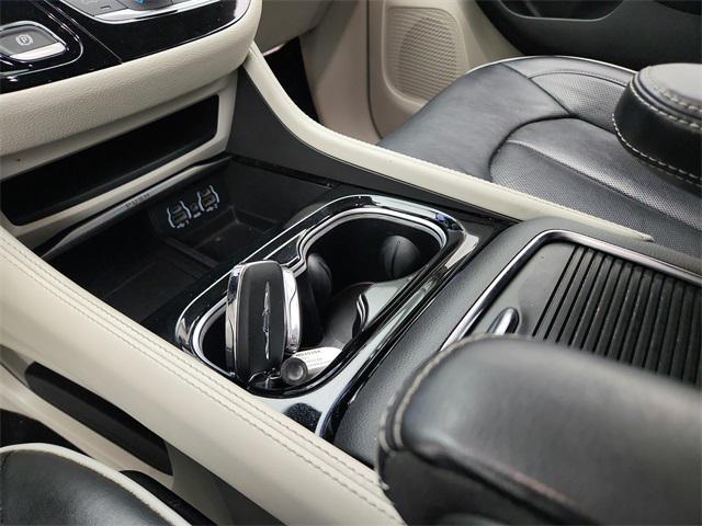 used 2021 Chrysler Pacifica Hybrid car, priced at $23,992