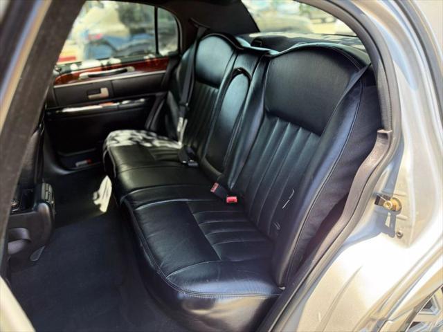 used 2004 Lincoln Town Car car, priced at $4,999