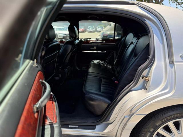 used 2004 Lincoln Town Car car, priced at $4,999