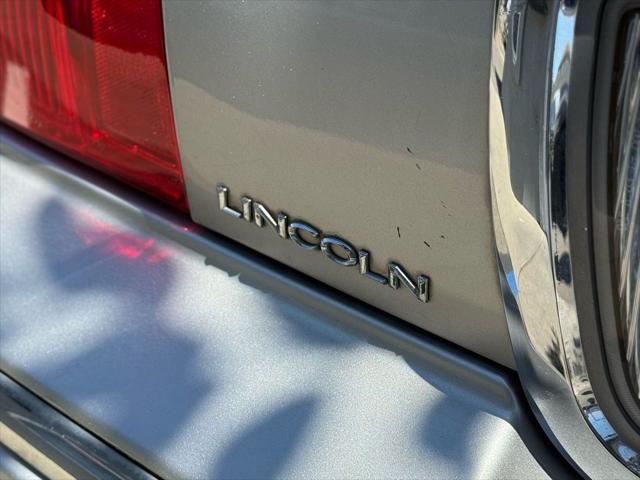 used 2004 Lincoln Town Car car, priced at $4,999