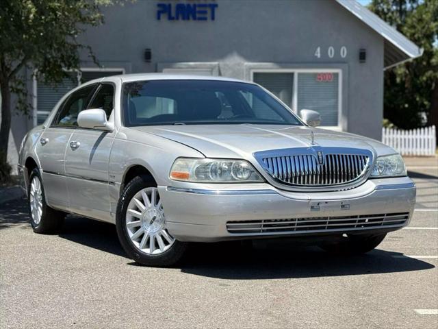 used 2004 Lincoln Town Car car, priced at $4,999