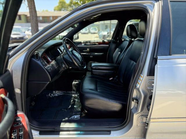 used 2004 Lincoln Town Car car, priced at $4,999