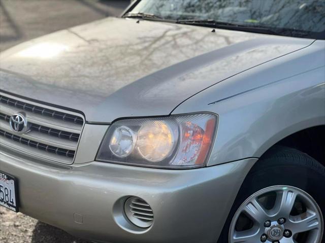 used 2003 Toyota Highlander car, priced at $8,999