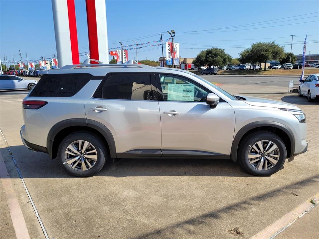 new 2024 Nissan Pathfinder car, priced at $43,672