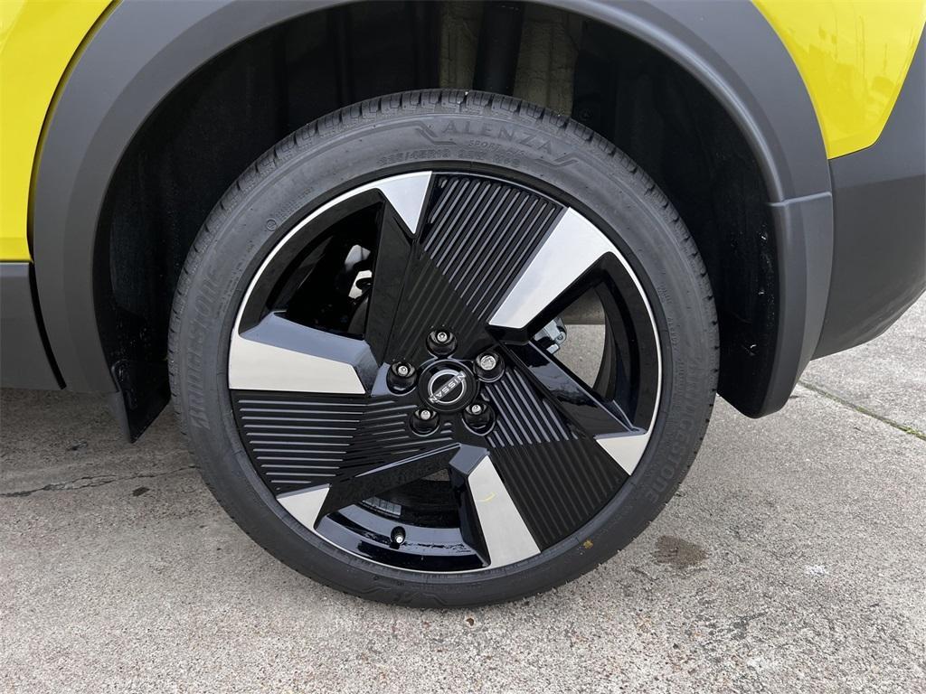 new 2025 Nissan Kicks car, priced at $30,695