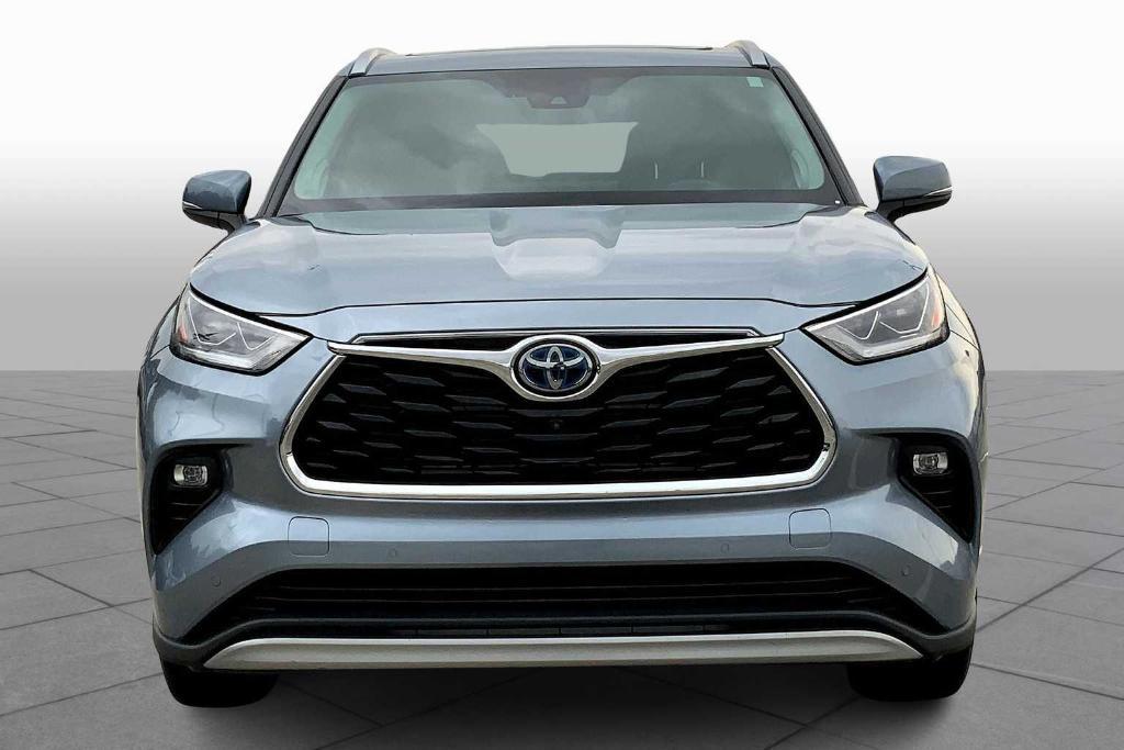 used 2021 Toyota Highlander Hybrid car, priced at $33,200