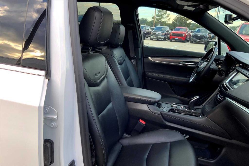 used 2021 Cadillac XT6 car, priced at $22,737