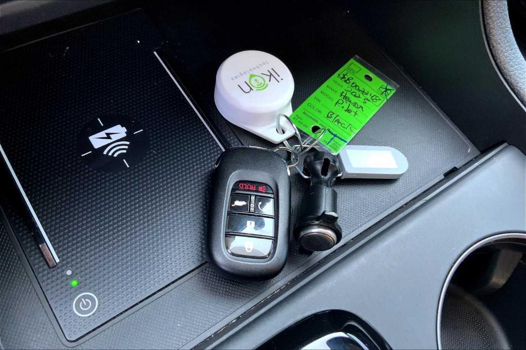 used 2025 Honda Pilot car, priced at $42,775