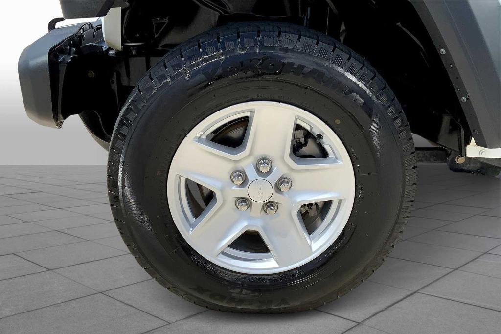 used 2023 Jeep Gladiator car, priced at $27,354
