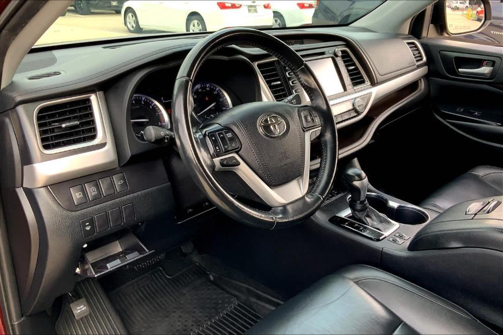 used 2019 Toyota Highlander car, priced at $25,537