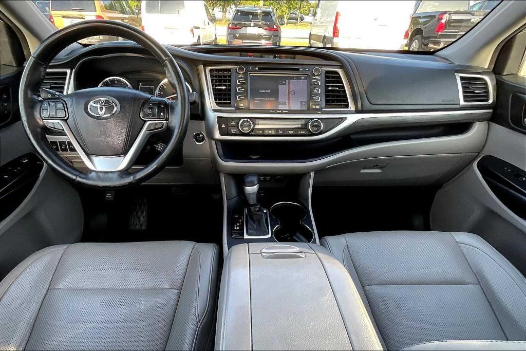used 2018 Toyota Highlander car, priced at $25,908