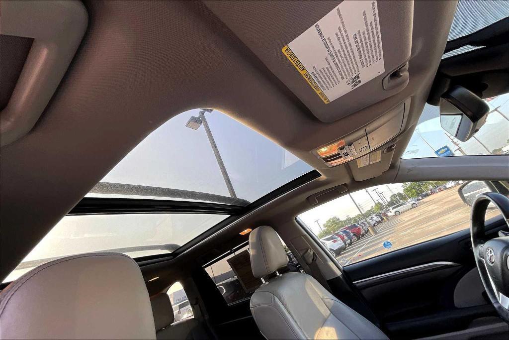 used 2018 Toyota Highlander car, priced at $25,908