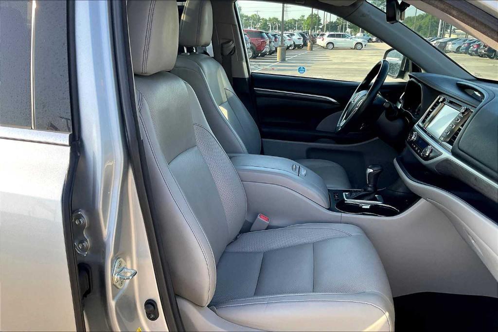 used 2018 Toyota Highlander car, priced at $25,908