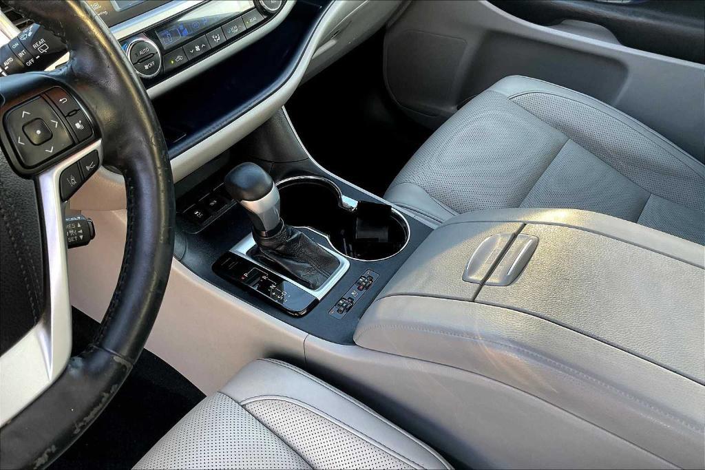 used 2018 Toyota Highlander car, priced at $25,908