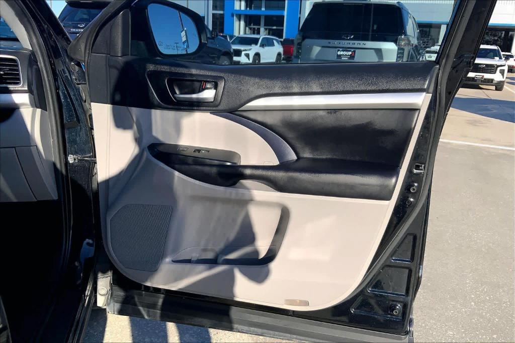 used 2019 Toyota Highlander car, priced at $23,935
