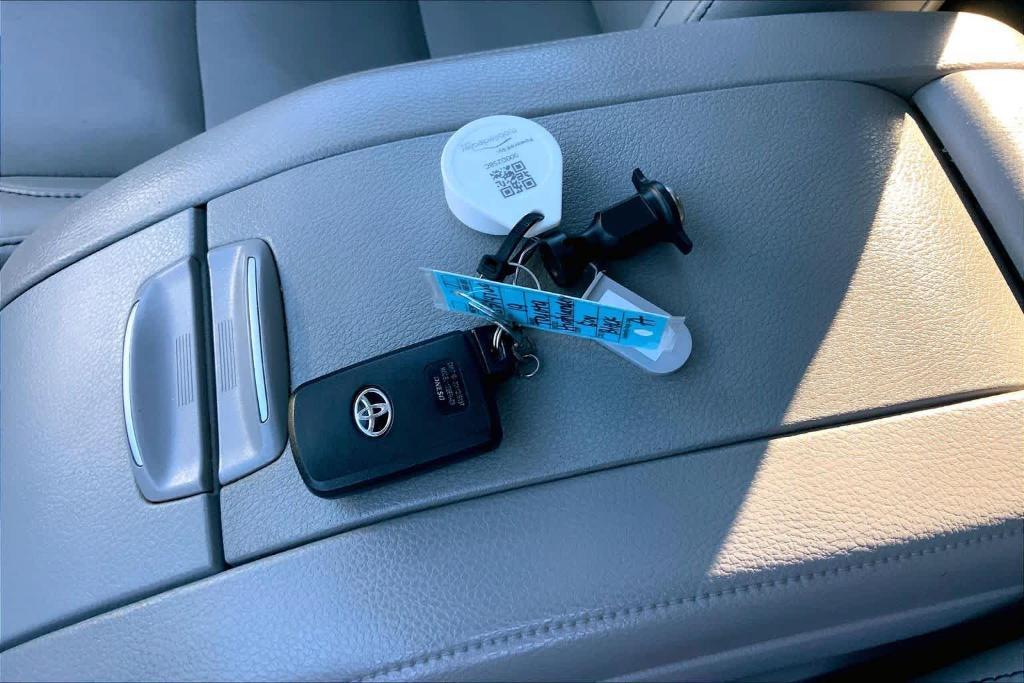 used 2019 Toyota Highlander car, priced at $23,935