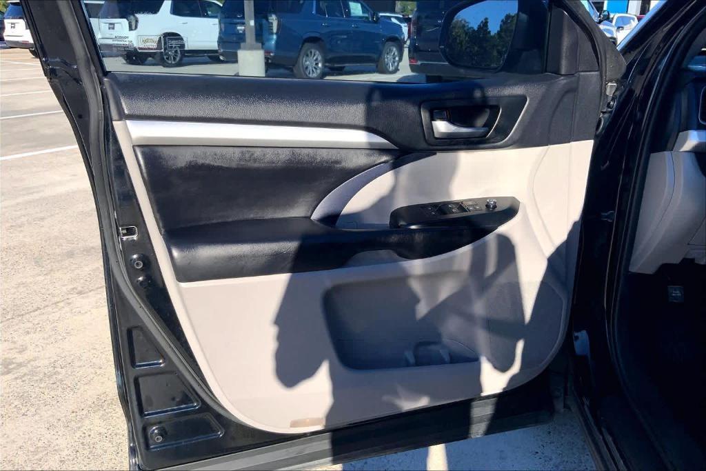 used 2019 Toyota Highlander car, priced at $23,935