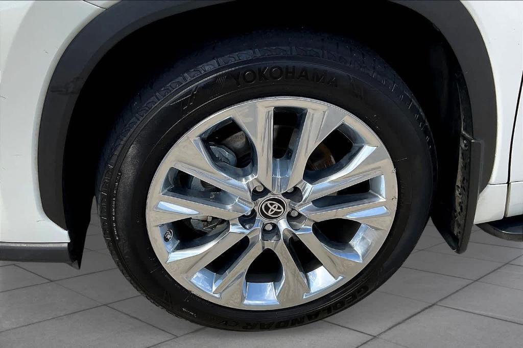 used 2021 Toyota Highlander Hybrid car, priced at $25,998